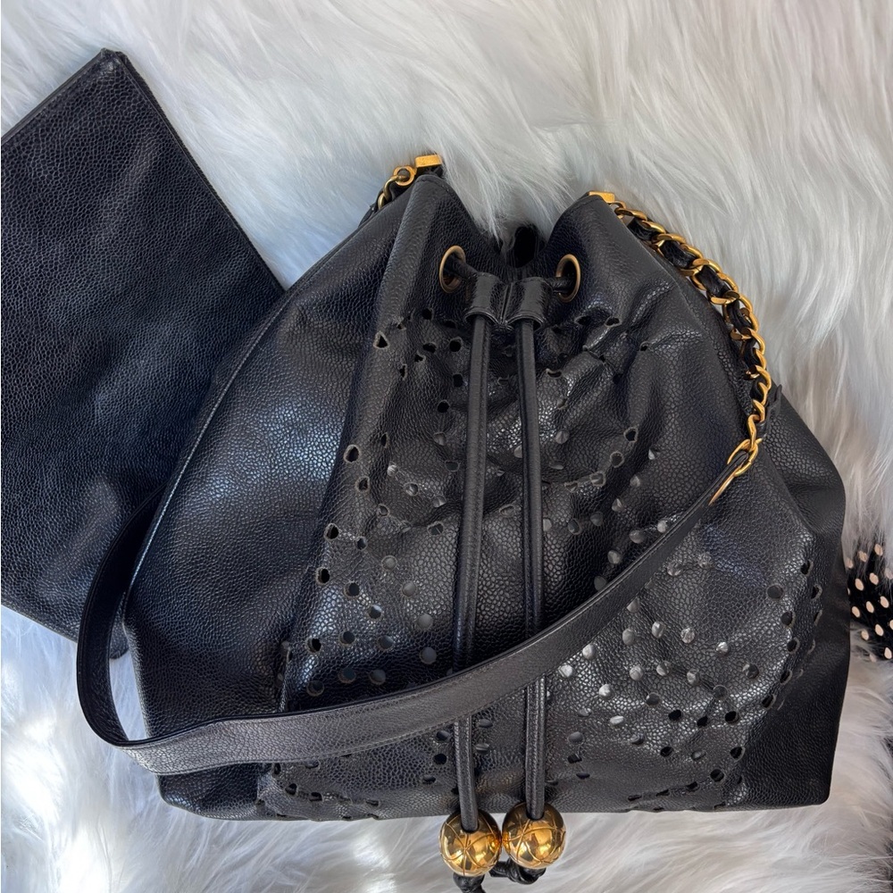 Authentic CHANEL perforated bucket black leather with pouch - Picture 2 of 15